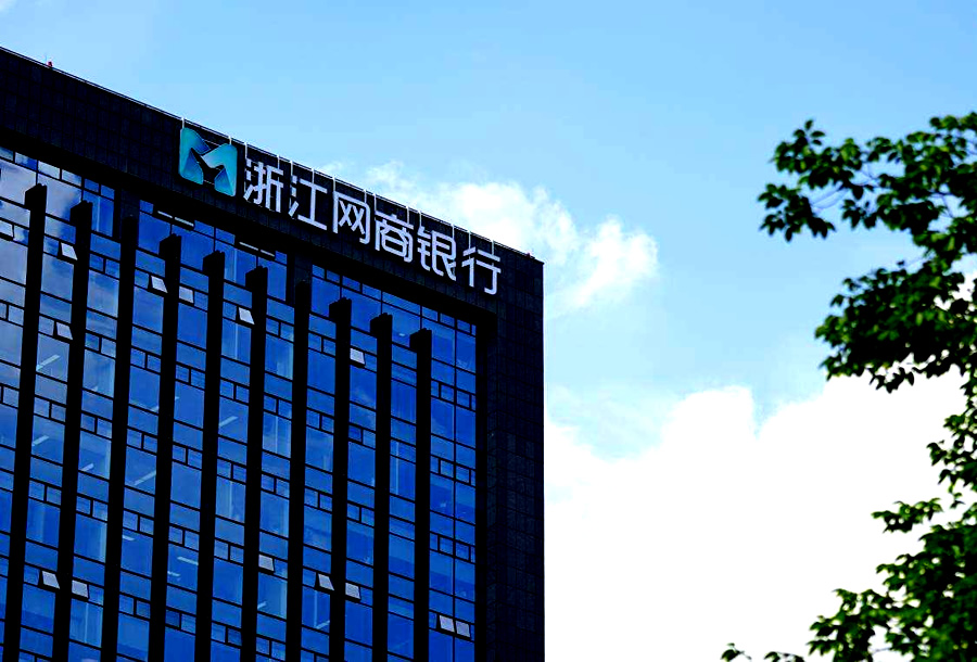 采用区块链智能合约技术自动放贷，借款人违约自动申请立案讨债获赔