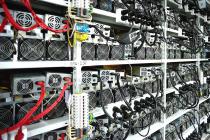 虽然购买虚拟货币属于个人自由，但该行为不受法律保护风险自担