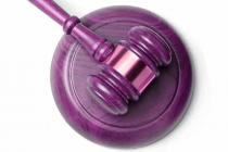 借用游戏账号开挂，需承担相应赔偿责任